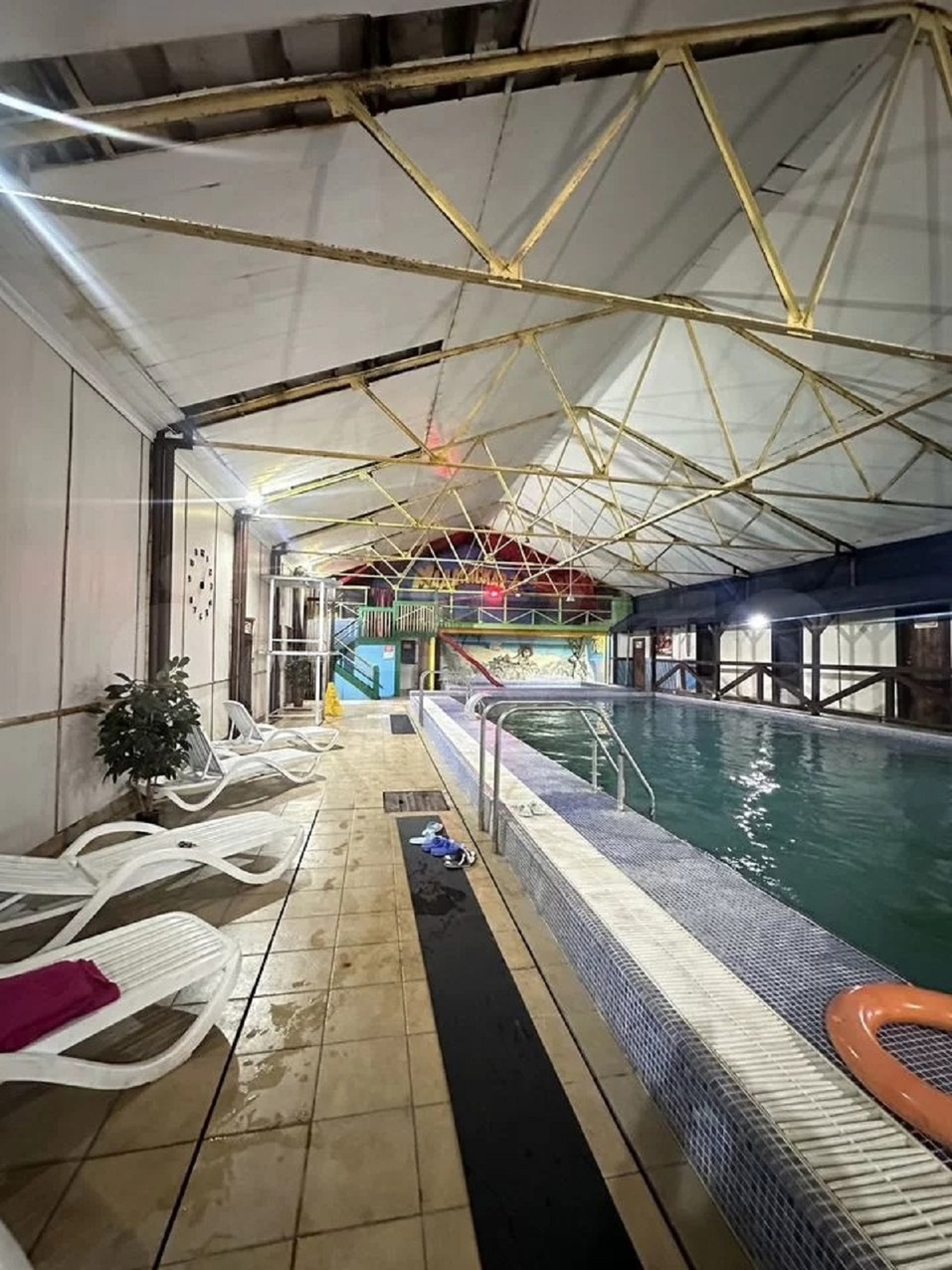 В Копейске продают оздоровительный комплекс с бассейнами, банями и выходом к озеру 2 В Копейске продают оздоровительный комплекс с бассейнами, банями и выходом к озеру 2