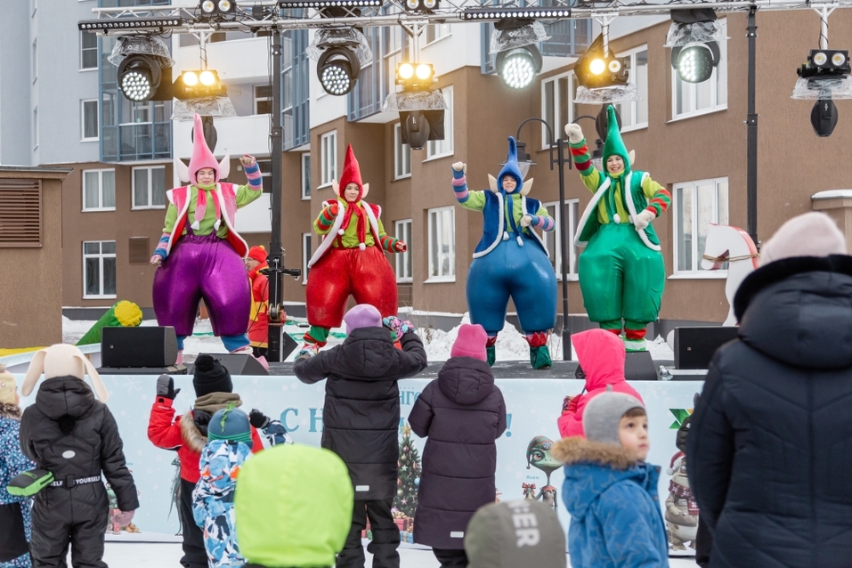 Застройщик «Эфес» провел масштабный новогодний праздник во дворе ЖК «Уральский» 1 Застройщик «Эфес» провел масштабный новогодний праздник во дворе ЖК «Уральский» 1