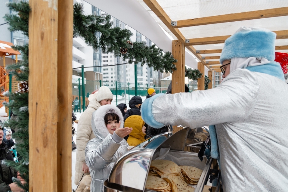 Застройщик «Эфес» провел масштабный новогодний праздник во дворе ЖК «Уральский» 2 Застройщик «Эфес» провел масштабный новогодний праздник во дворе ЖК «Уральский» 2