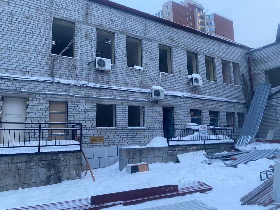 В Тюмени начинается снос последнего здания давно закрытого завода АТЭ 4 В Тюмени начинается снос последнего здания давно закрытого завода АТЭ 4