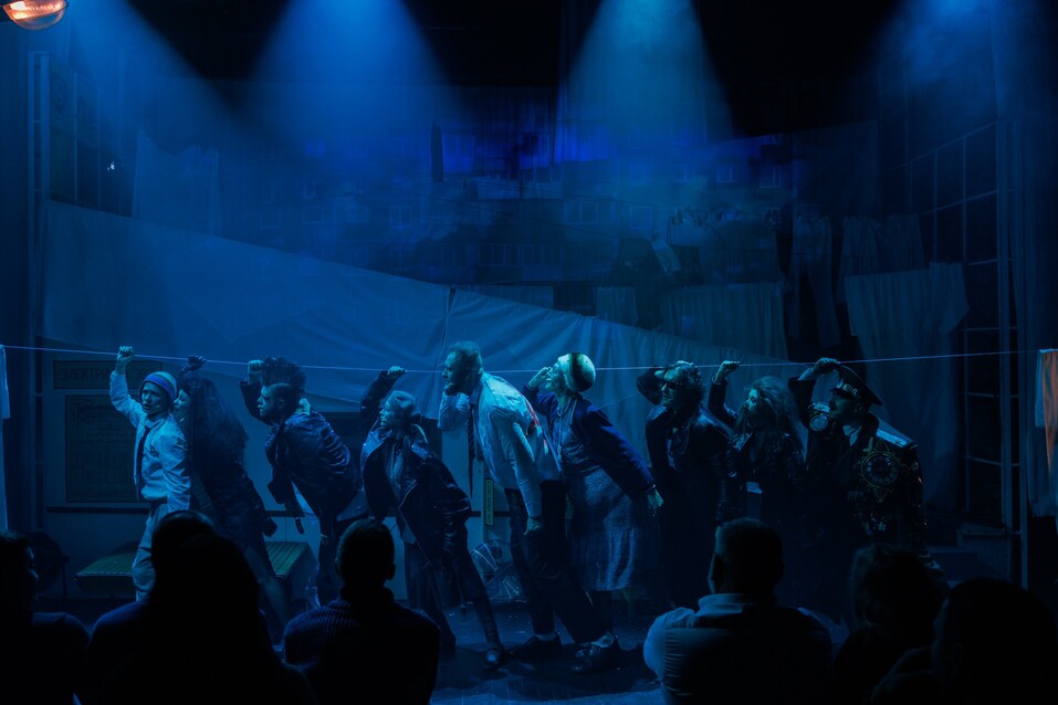 Абсурдистская Одиссея красноярского драмтеатра под рок-музыку 2 Абсурдистская Одиссея красноярского драмтеатра под рок-музыку 2