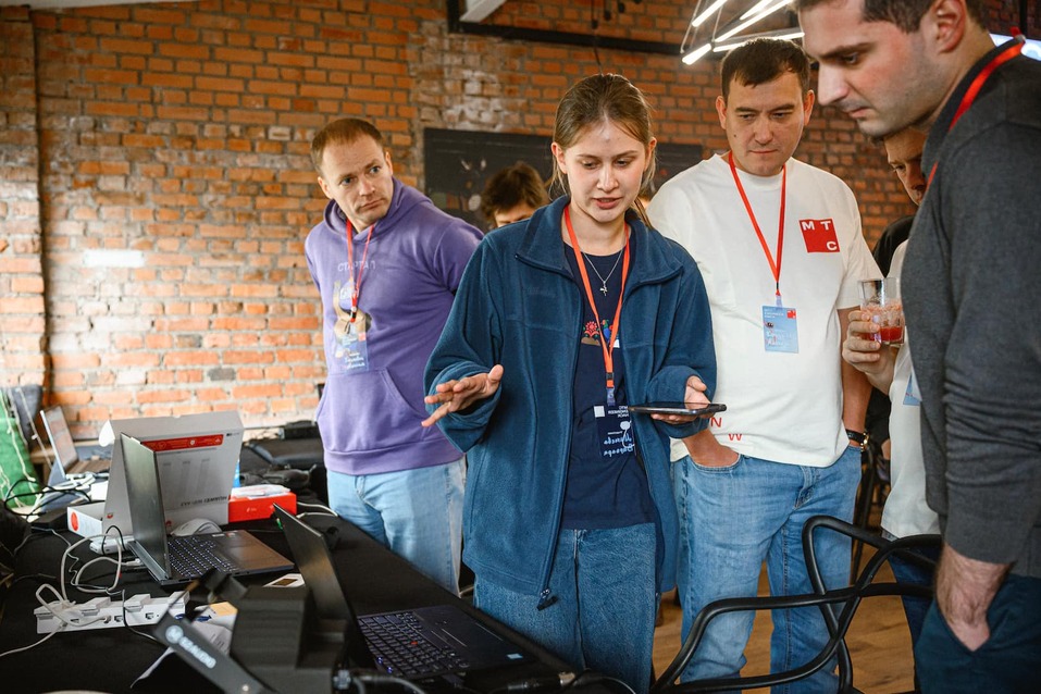 Цукерберг сокращает сотрудников и траты на VR, а Альтман обещает революцию 2 Цукерберг сокращает сотрудников и траты на VR, а Альтман обещает революцию 2