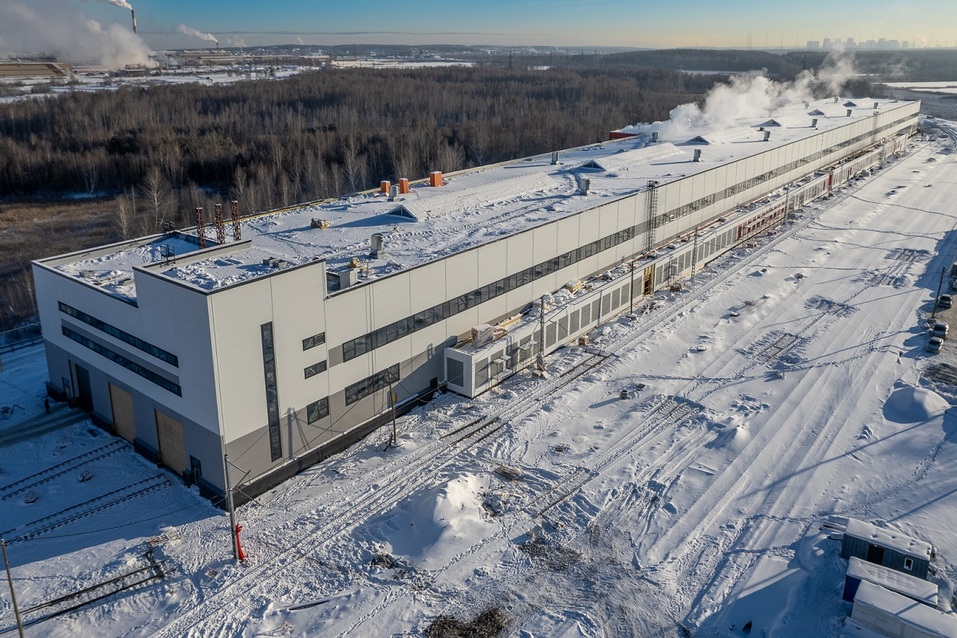 В корпусе пусконаладки высокоскоростных поездов монтируют технологическое оборудование 1 В корпусе пусконаладки высокоскоростных поездов монтируют технологическое оборудование 1