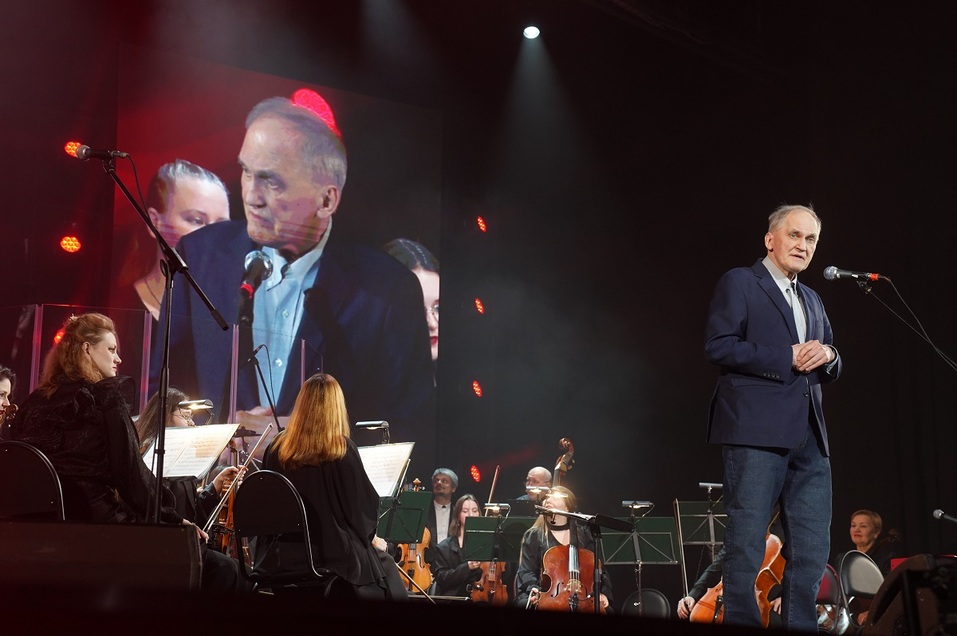 Год Уральского рока стартовал неожиданно: репортаж с галерки «Космоса» 9 Год Уральского рока стартовал неожиданно: репортаж с галерки «Космоса» 9