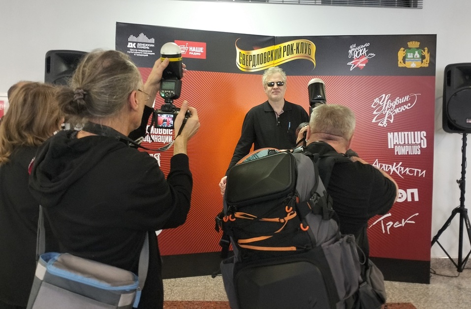 Год Уральского рока стартовал неожиданно: репортаж с галерки «Космоса» 13 Год Уральского рока стартовал неожиданно: репортаж с галерки «Космоса» 13