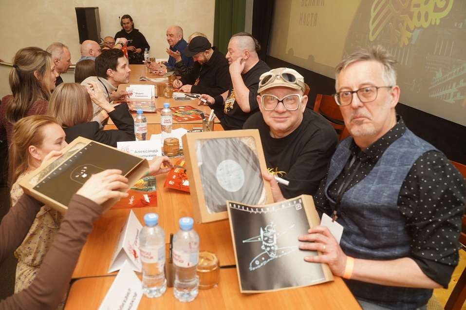 Год Уральского рока стартовал неожиданно: репортаж с галерки «Космоса» 12 Год Уральского рока стартовал неожиданно: репортаж с галерки «Космоса» 12