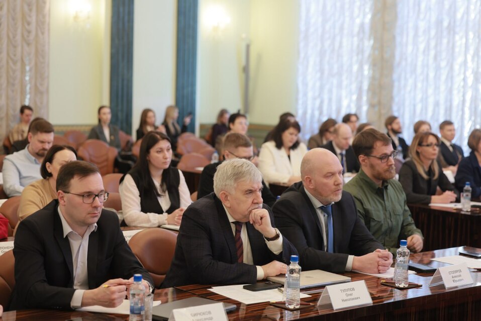 Власти Челябинской области объявили о перезапуске Совета ректоров и новых грантах
1 Власти Челябинской области объявили о перезапуске Совета ректоров и новых грантах
1