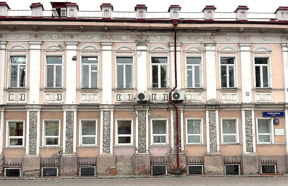 Старинную почтовую контору в центре Тюмени отреставрируют по решению суда 1 Старинную почтовую контору в центре Тюмени отреставрируют по решению суда 1