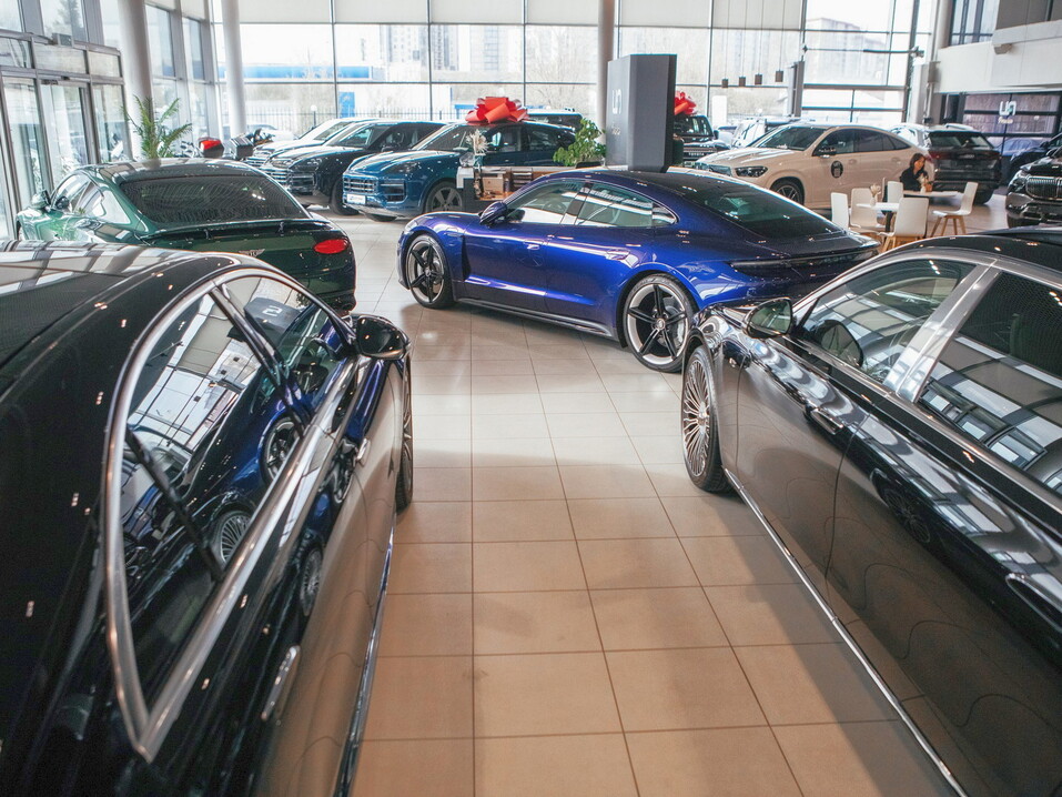 Покупка автомобиля развернулась от каталога к шоуруму
2 Покупка автомобиля развернулась от каталога к шоуруму
2