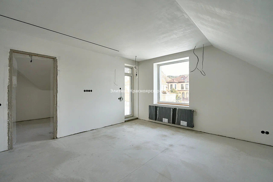 В Красноярске за 45 млн рублей выставили на продажу коттедж без отделки на Удачном 2 В Красноярске за 45 млн рублей выставили на продажу коттедж без отделки на Удачном 2