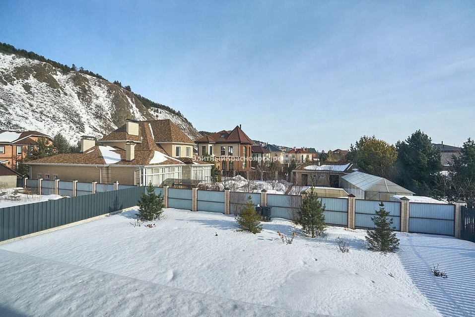 В Красноярске за 45 млн рублей выставили на продажу коттедж без отделки на Удачном 3 В Красноярске за 45 млн рублей выставили на продажу коттедж без отделки на Удачном 3