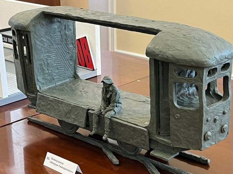 Работа над памятником Алексею Балабанову в разгаре: первые фото из мастерской 1 Работа над памятником Алексею Балабанову в разгаре: первые фото из мастерской 1