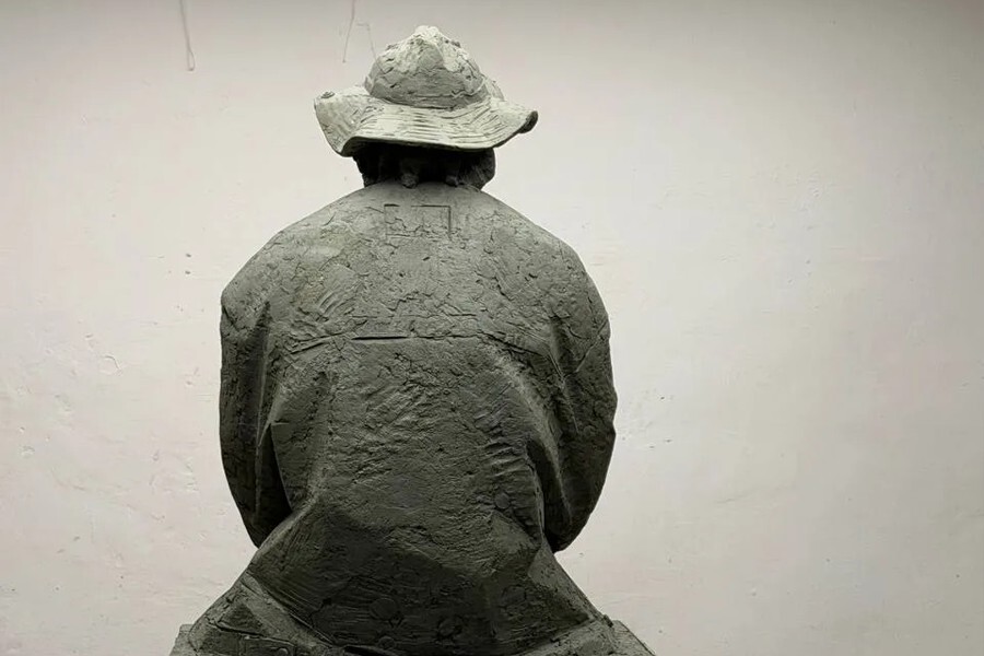 Работа над памятником Алексею Балабанову в разгаре: первые фото из мастерской 2 Работа над памятником Алексею Балабанову в разгаре: первые фото из мастерской 2