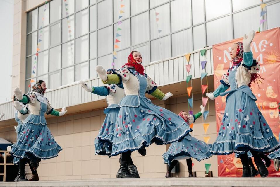 Масленица по‑криводановски: перетягивание сосисок и «Ода колбасе» 1 Масленица по‑криводановски: перетягивание сосисок и «Ода колбасе» 1