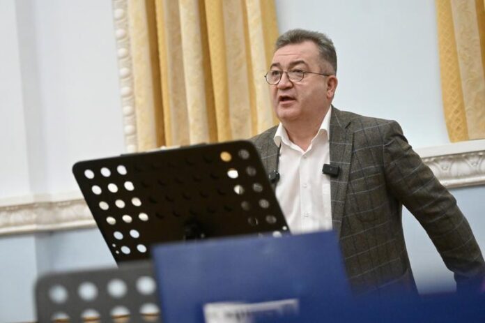 Вместо Александра Колотурского руководить Свердловской филармонией будет Рустем Хасанов 2 Вместо Александра Колотурского руководить Свердловской филармонией будет Рустем Хасанов 2