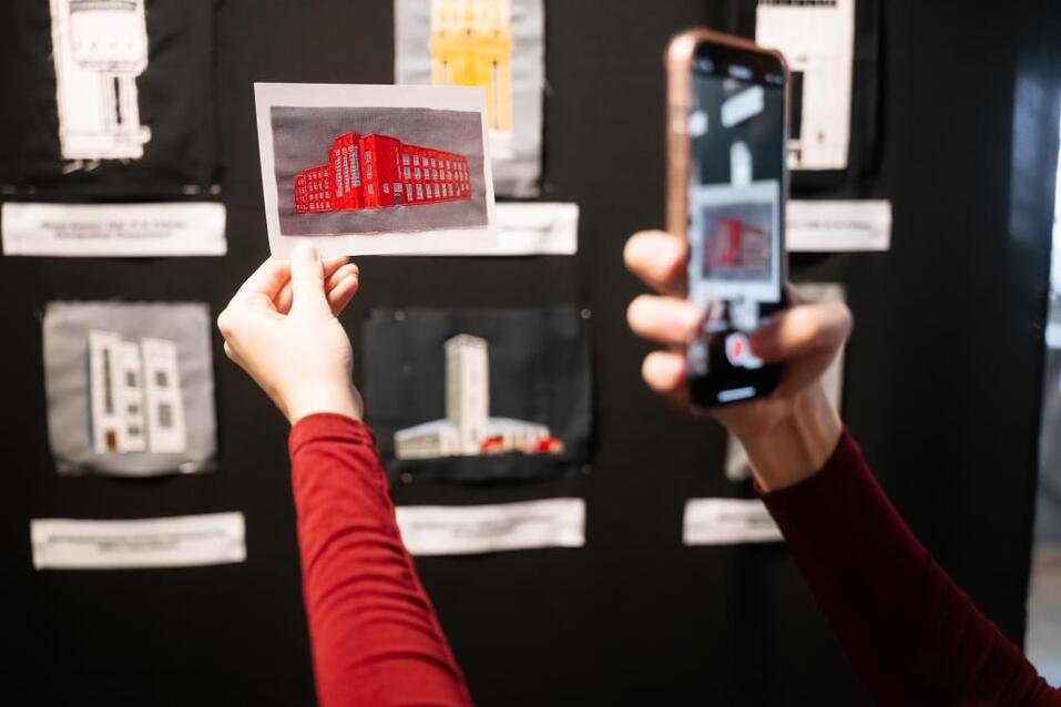 Авангардные здания Новосибирска попали на вышивки питерского художника 2 Авангардные здания Новосибирска попали на вышивки питерского художника 2