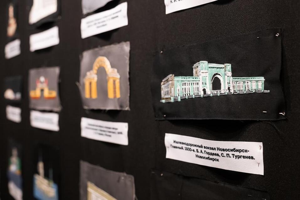 Авангардные здания Новосибирска попали на вышивки питерского художника 1 Авангардные здания Новосибирска попали на вышивки питерского художника 1