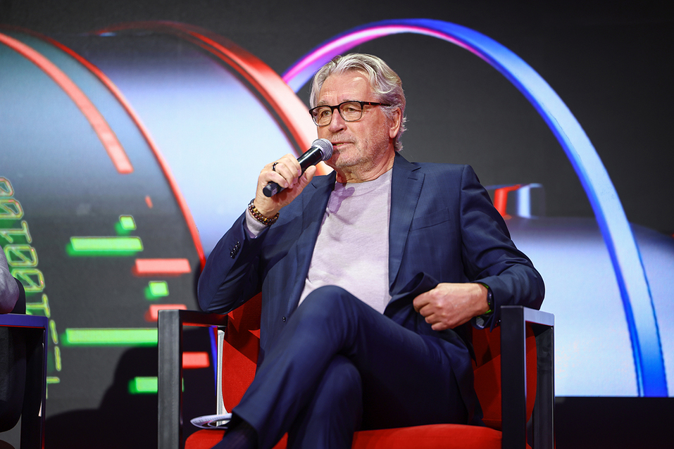 Альфа‑Саммит в Екатеринбурге: бизнес и власть сверили цифровые часы
6 Альфа‑Саммит в Екатеринбурге: бизнес и власть сверили цифровые часы
6