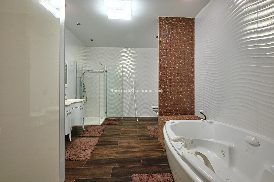 В Красноярске за 27,6 млн рублей продают квартиру с мансардными окнами на Красной площади 2 В Красноярске за 27,6 млн рублей продают квартиру с мансардными окнами на Красной площади 2