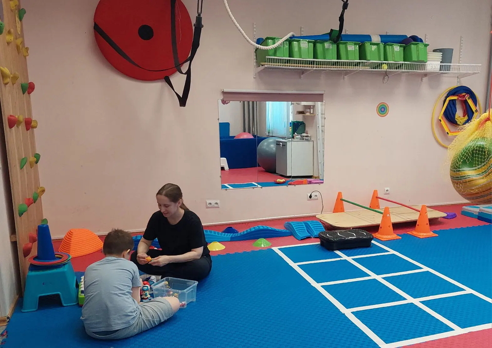 Реабилитация детей с аутизмом все больше отдается на откуп бизнесу. Как им помогают? 3 Реабилитация детей с аутизмом все больше отдается на откуп бизнесу. Как им помогают? 3