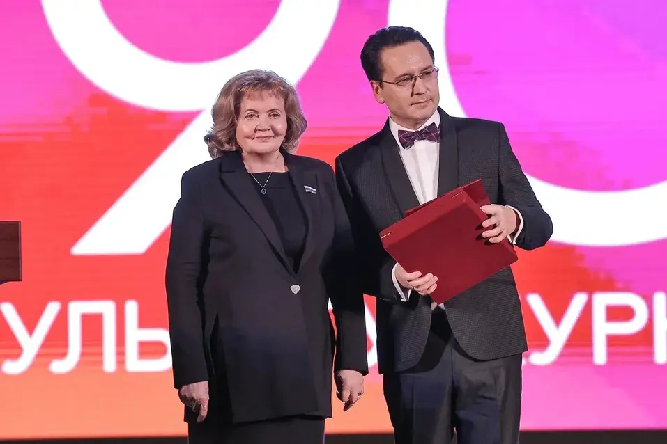 «Журналистика — зеркало жизни, она вечна»: в Екатеринбурге отметили 90-летие журфака УрФУ 1 «Журналистика — зеркало жизни, она вечна»: в Екатеринбурге отметили 90-летие журфака УрФУ 1