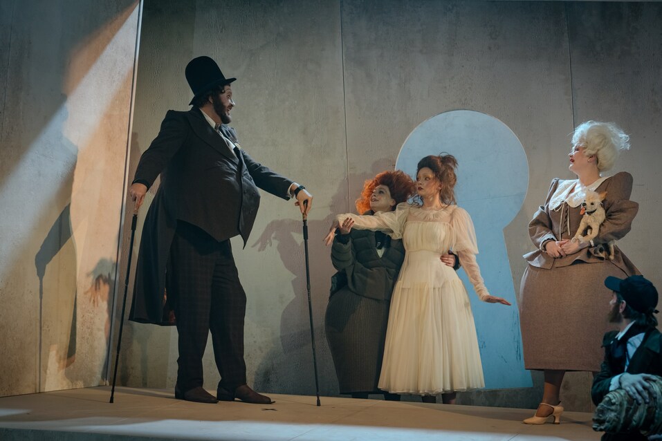 Приложение для знакомств 200 лет назад? Красноярский драмтеатр поставил «Женитьбу» 3 Приложение для знакомств 200 лет назад? Красноярский драмтеатр поставил «Женитьбу» 3