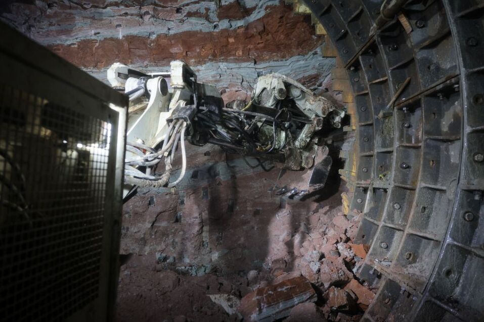 Старый и новый тоннели метро соединяют вручную в Красноярске 1 Старый и новый тоннели метро соединяют вручную в Красноярске 1