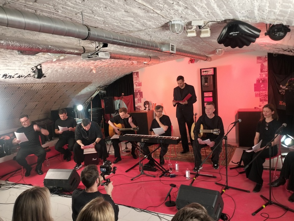 Главная свердловская рок-премьера прошла в камерном варианте в музее Андеграунда 1 Главная свердловская рок-премьера прошла в камерном варианте в музее Андеграунда 1