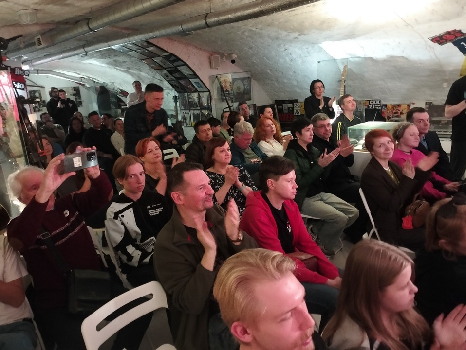 Главная свердловская рок-премьера прошла в камерном варианте в музее Андеграунда 5 Главная свердловская рок-премьера прошла в камерном варианте в музее Андеграунда 5