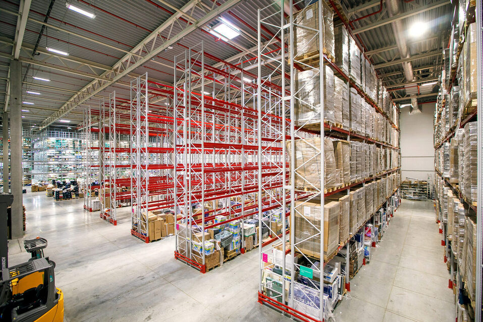 На фото: новый склад Ozon в ПЛК «Емельяновский»; Источник: пресс-служба Ozon На фото: новый склад Ozon в ПЛК «Емельяновский»; Источник: пресс-служба Ozon