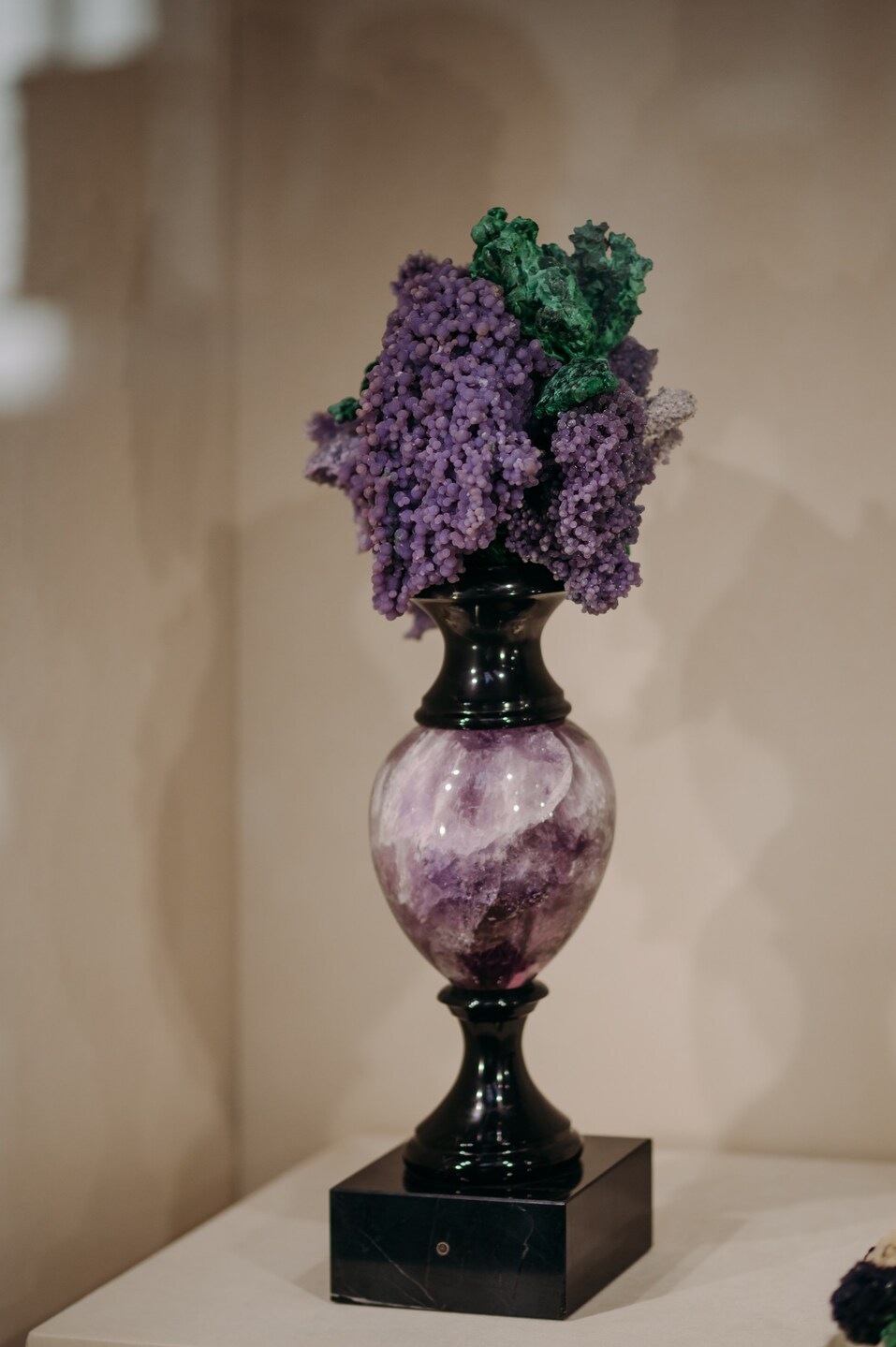 Фонд семьи Шмотьевых подарил ЕМИИ экспонат из своей коллекции камнерезного искусства 1 Фонд семьи Шмотьевых подарил ЕМИИ экспонат из своей коллекции камнерезного искусства 1