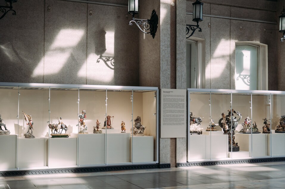 Фонд семьи Шмотьевых подарил ЕМИИ экспонат из своей коллекции камнерезного искусства 5 Фонд семьи Шмотьевых подарил ЕМИИ экспонат из своей коллекции камнерезного искусства 5