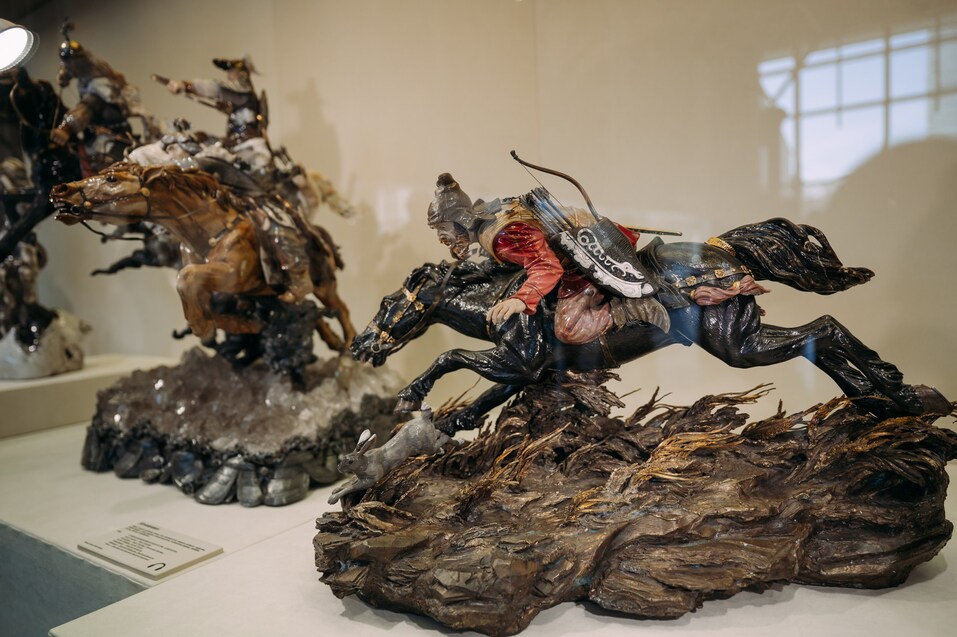 Фонд семьи Шмотьевых подарил ЕМИИ экспонат из своей коллекции камнерезного искусства 6 Фонд семьи Шмотьевых подарил ЕМИИ экспонат из своей коллекции камнерезного искусства 6