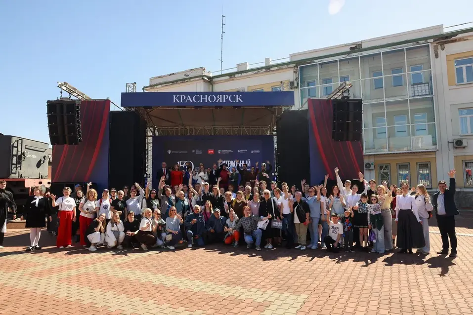 Зрительный зал на рельсах: театральный поезд встретили в Красноярске 1 Зрительный зал на рельсах: театральный поезд встретили в Красноярске 1