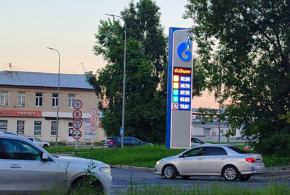 Бензина нет? Есть, но только по 40 л: «Газпромнефть» ввела ограничения в Екатеринбурге 1 Бензина нет? Есть, но только по 40 л: «Газпромнефть» ввела ограничения в Екатеринбурге 1