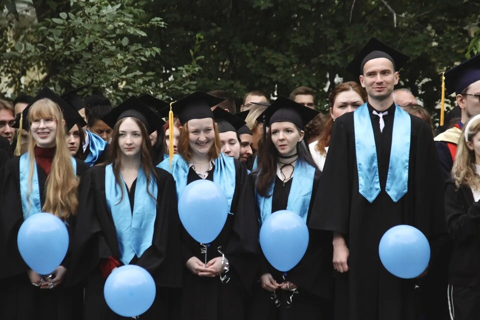 Выпускникам Уральского аграрного госуниверситета посоветовали сеять на Луне и Марсе 1 Выпускникам Уральского аграрного госуниверситета посоветовали сеять на Луне и Марсе 1