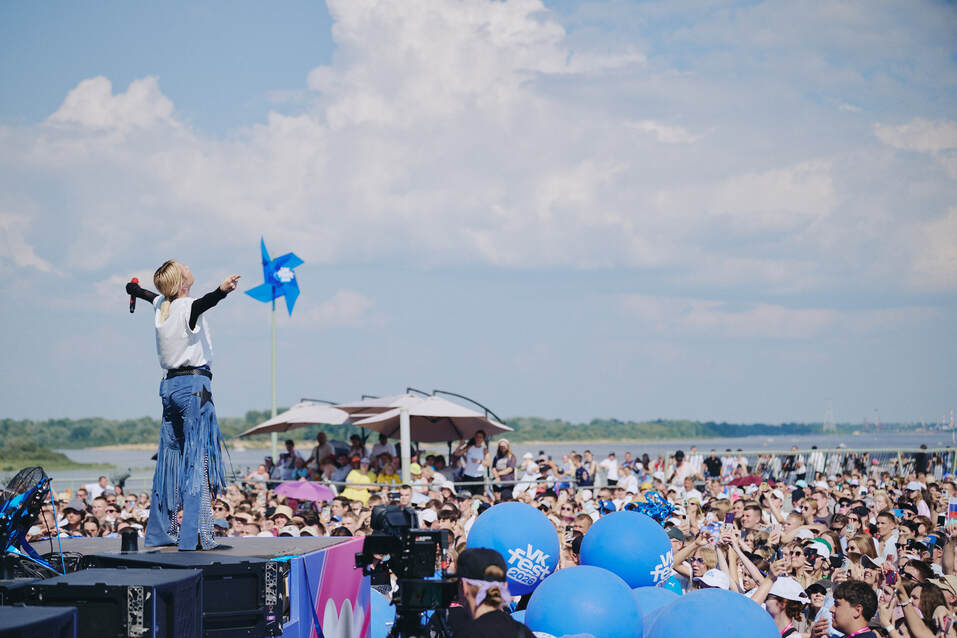 VK Fest в Нижнем Новгороде собрал 18 тысяч гостей, 50 артистов, блогеров и экспертов 5 VK Fest в Нижнем Новгороде собрал 18 тысяч гостей, 50 артистов, блогеров и экспертов 5