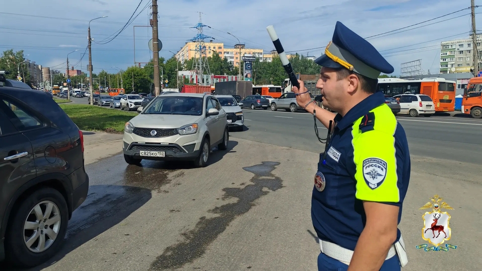 Нижегородских водителей наказывают за нарушение ПДД в очередях за бензином 1 Нижегородских водителей наказывают за нарушение ПДД в очередях за бензином 1