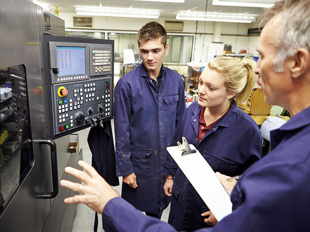 «Вчерашним выпускникам присуща нелюбовь к иерархии, им важно быть мобильными»