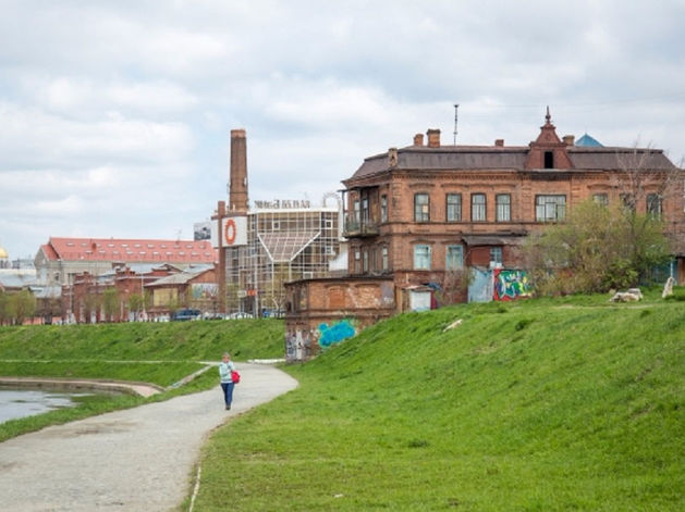 «Дом по цене квартиры»: мэрия продала известный памятник на набережной Екатеринбурга