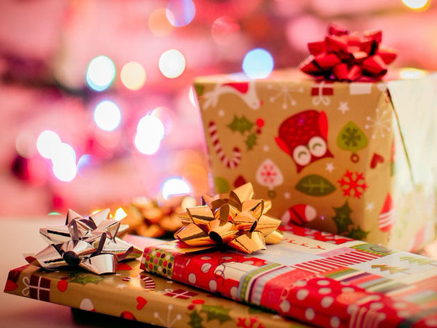 Дарите подарки правильно: шесть советов о том, как поздравить клиентов в праздники