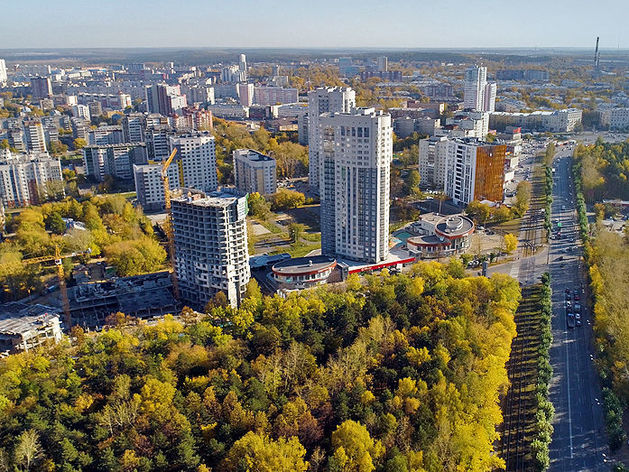 Метро и парк в двух шагах. Где в Екатеринбурге находится «центр мира»? Видеорепортаж