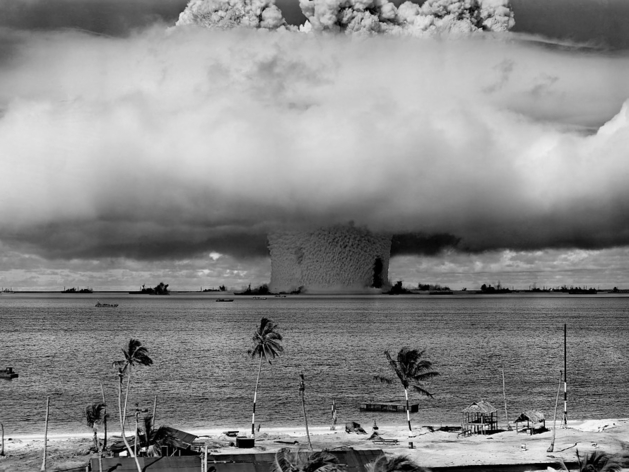 «Повезло, что создать ядерное оружие непросто». Как любая новинка грозит нам гибелью