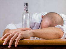 Алкоголь на рабочем месте: простить или уволить? Как российский бизнес борется с пьянством