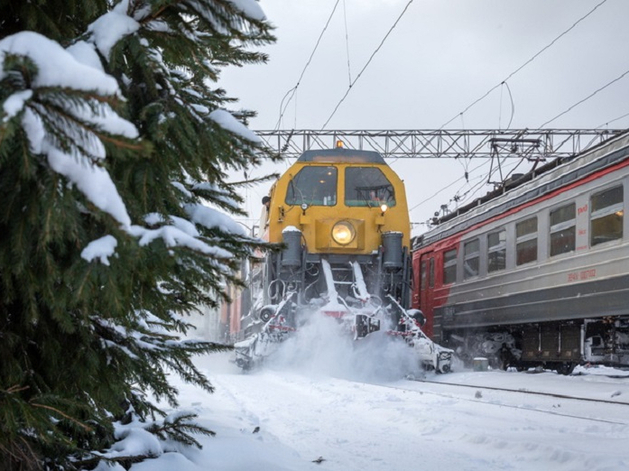 Декабрьские снегопады не повлияли на график движения поездов на Свердловской магистрали