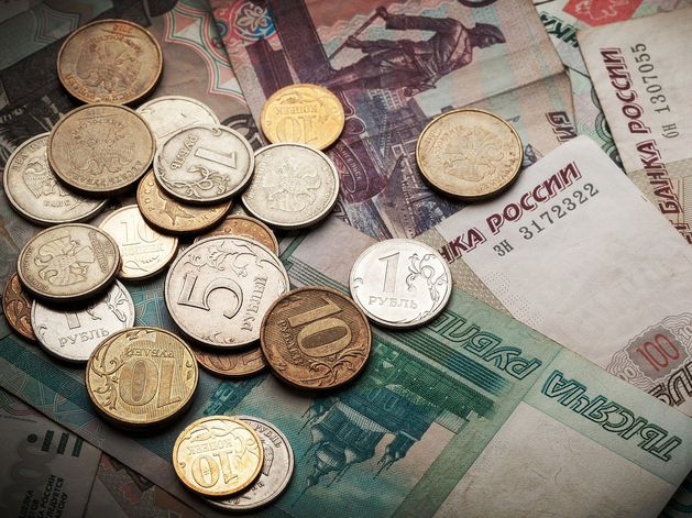 «Хороших решений нет». Как россиянам переводить деньги в/из России после ввода санкций