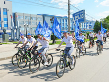 Команда Молодежного совета АПЗ возглавила колонну велопробега Всероссийского дня молодежи