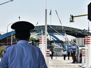 В Казахстан за неделю выехали 100 тыс. россиян. Грозит ли мужчинам экстрадиция?