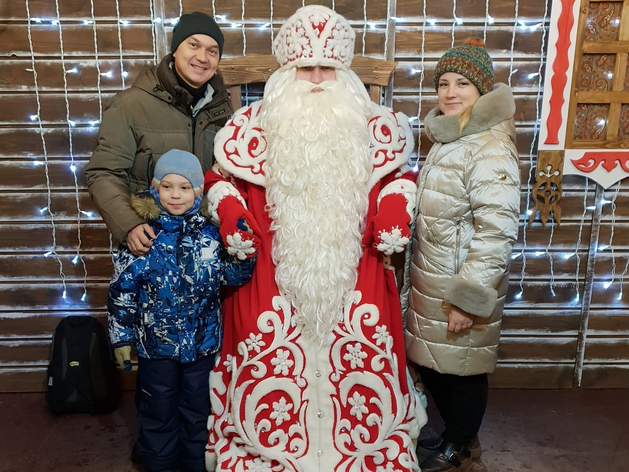 Как доехать до вотчины Деда Мороза, встретив Новый год под курантами Спасской башни