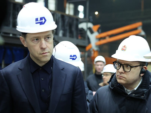 «Сейчас борьба за кадры — ключевая»: на оборонные заводы Челябинска приехал Денис Мантуров
